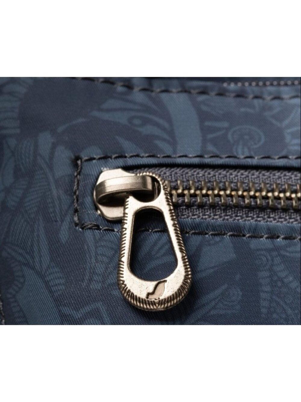 Sakroots Loyloa Convertible Backpack Navy Floral Computer Slv Tassel Keychain - Picture 13 of 14